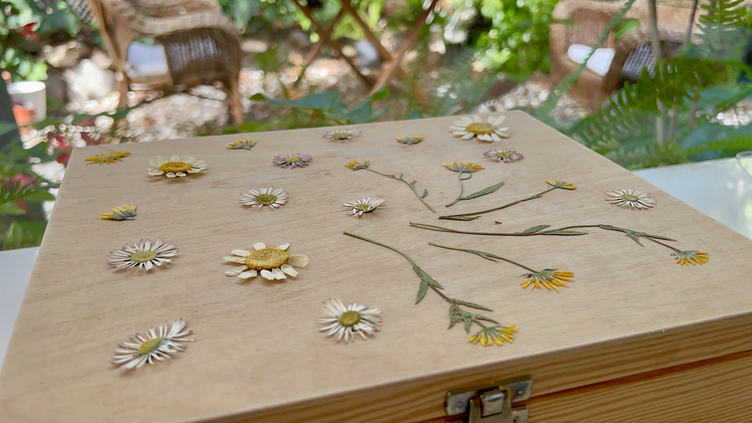 DIY: Caja de madera con flores prensadas